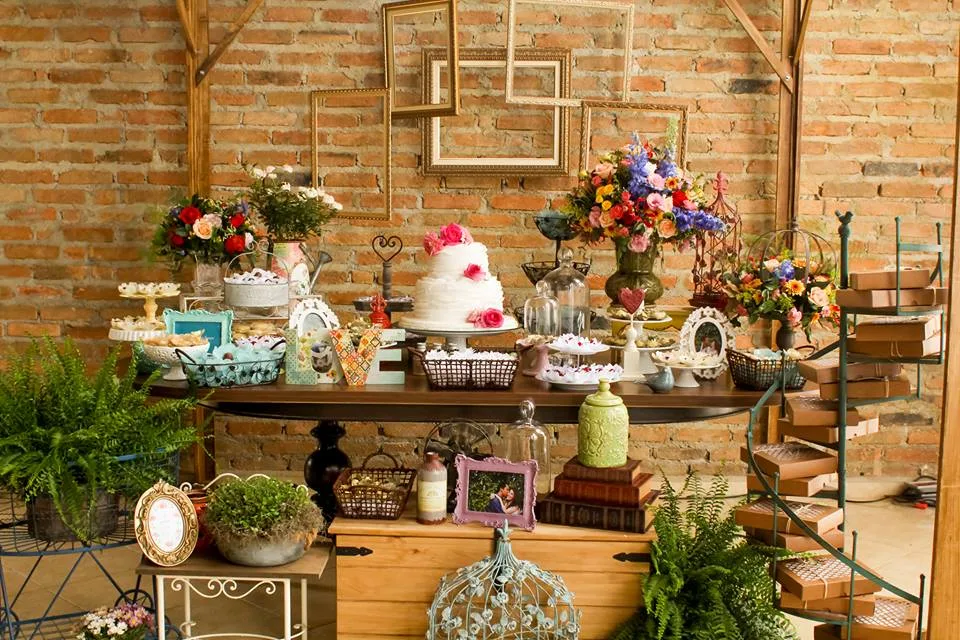fundo de mesa com molduras